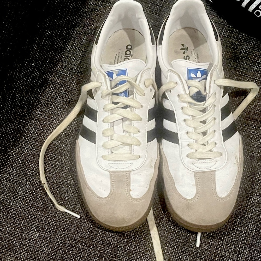 Adidas Sambas is great condition